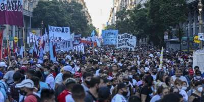 Arjantin'de binlerce kişi hükümetin IMF ile anlaşmasını protesto etti