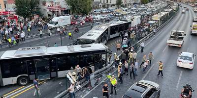 İstanbul'da metrobüs kazası: 99 yaralı var