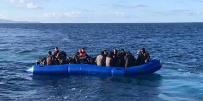 Reşit olmayan göçmenler İngiltere'de yetişkin olarak gözaltına alındı