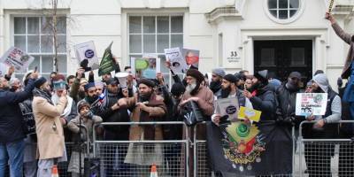 Londra'da Müslümanlar Kur'an-ı Kerim yakılmasını protesto etti