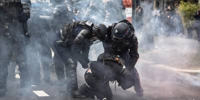 Paris'te polisin protestocuları tehdit etmesine ilişkin soruşturma talebi