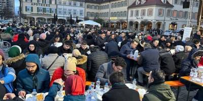 Müslümanlar iftar sofrasına Almanya halkını davet etti