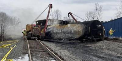 ABD'de tehlikeli madde taşıyan bir tren daha raydan çıktı