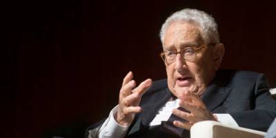 Savaş suçlarıyla anılan Henry Kissinger öldü