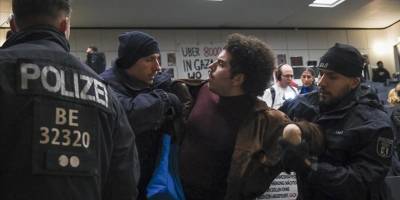 Berlin'de Gazze'deki soykırımı protesto eden öğrencilere polis müdahalesi