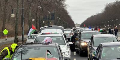 Berlin’de araç konvoyu ile Gazze’deki katliam protesto edildi