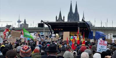 Köln'de 50 bini aşkın kişi, aşırı sağa karşı gösteri yaptı