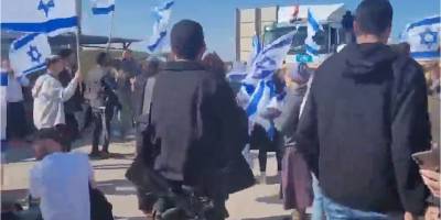 Siyonist siviller Gazze'ye insani yardım gönderilmesini protesto etti