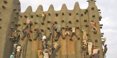 Mali'de binlerce kişi tarihi Djenne Ulu Camii'ni yeniden onardı