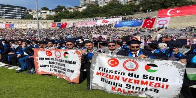 ZBEÜ mezuniyet töreninde Filistin'e destek