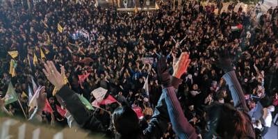 Paris'te AP seçimlerinde sandıktan aşırı sağın çıkması protesto edildi