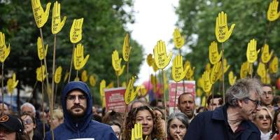 Fransa'da farklı görüşlerdeki 200'den fazla siyasetçiden aşırı sağa karşı işbirliği çağrısı