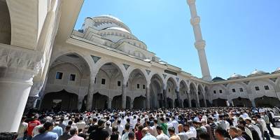 Şehit Heniyye için ülke genelindeki camilerde gıyabi cenaze namazı kılındı