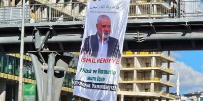 Kadıköy’de dev Şehit İsmail Heniyye posteri açıldı