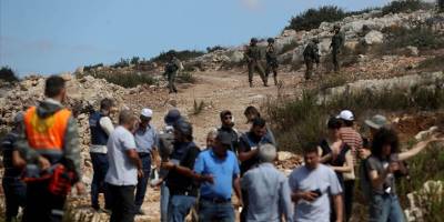 Filistin topraklarını gasbeden Siyonist yerleşimciler Ramallah'ın Um Safa köyündeki işgali genişletiyor