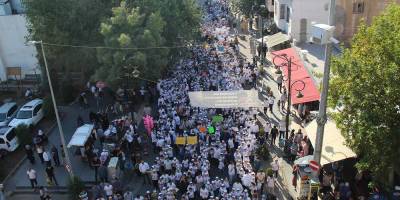 Çocuklar "Hayat Namazla Güzeldir" sloganlarıyla yürüdü