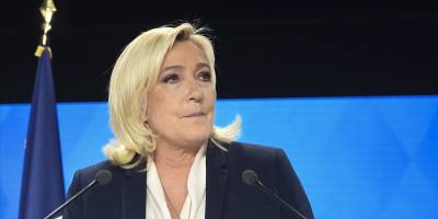 Fransa'da aşırı sağcı Le Pen'in AB fonlarını zimmetine geçirmekle yargılandığı dava başladı