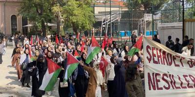 İstanbul Üniversitesi öğrencileri Aksa Tufanı'nı Beyazıt'ta selamladı!