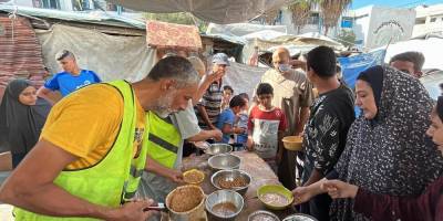 Özgür-Der Gazze’de yemek ve temiz su dağıtımını sürdürüyor