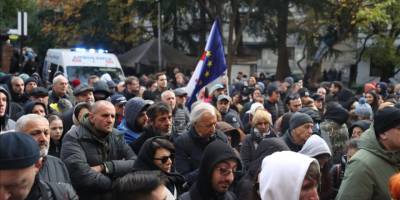 Gürcistan'da parlamento seçimlerinin sonuçlarını kabul etmeyen muhalefetten protesto yürüyüşü