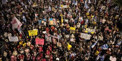 Yahudi esirlerin aileleri, esir takası anlaşması talebiyle Tel Aviv’de cumartesi protestolarını sürdürdü