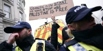 Starmer ve polis Londra’daki protestoyu bastırmak için güçlerini birleştirdi