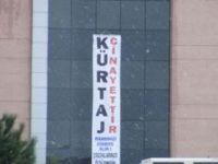 Hastaneye “Kürtaj Cinayettir!” Pankartı Asıldı