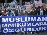 Özgür-Der: Müslüman Tutsaklara Özgürlük!