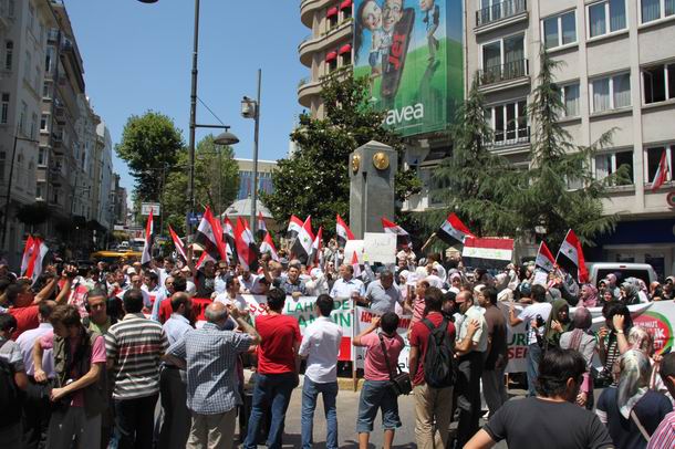 2011-07-15_suriye-protesto_tesvikiye02.jpg