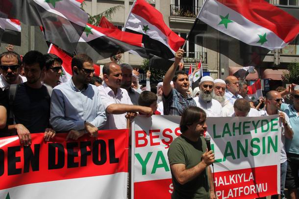 2011-07-15_suriye-protesto_tesvikiye08_osman-atalay.jpg