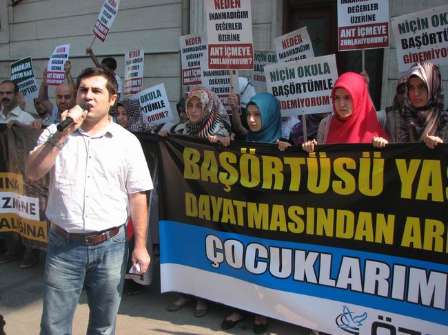 2011-09-17_andimiz-basortusu_cagaloglu02_guney-uzun.jpg