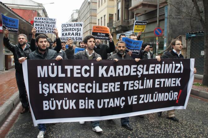 kumkapi-yabancilar-subesi-multeciler-kafkas-muhacirler-sinir-disi-protesto-02.jpg