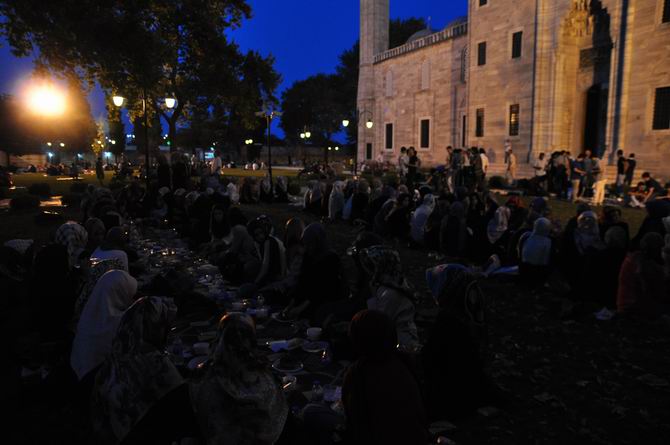 suleymaniye-iftar-20130728-1.jpg