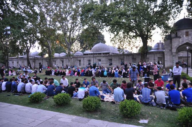 suleymaniye-iftar-20130728-12.jpg