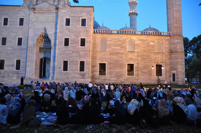 suleymaniye-iftar-20130728-6.jpg