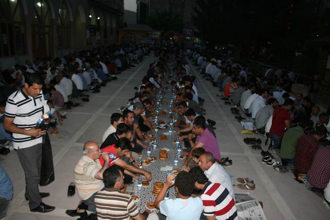 van-iftar-20130802-4.jpg